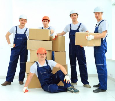 Chasecross moving truck service with loading support for residents
